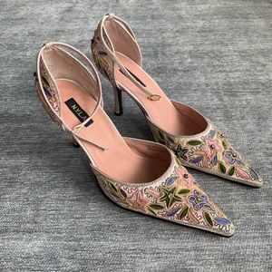 Beautiful short heals with stone and bead detail